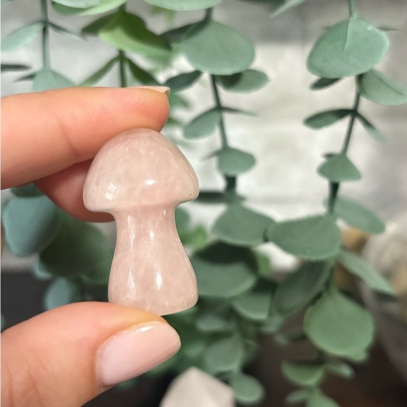 Rose Quartz Crystal Set beautiful mini carvings on rose quartz - Picture 5 of 5